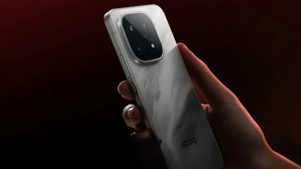 iQOO 15 with Samsung's latest M14 display panel