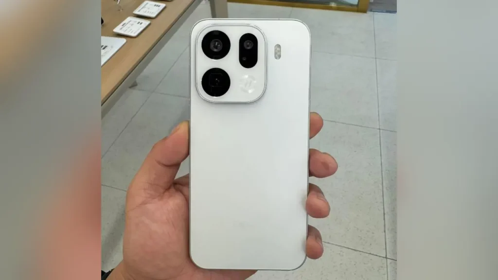 Oppo Find X9 Pro (Silver variant)